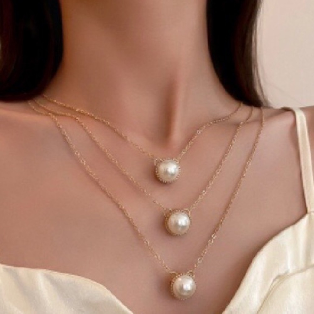 New!! Layered 3-Tiered Pearl Necklace.